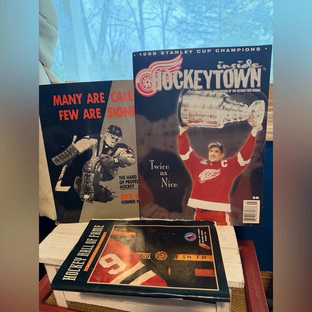 Detroit Red Wings 'Hockeytown' Commemorative Magazine - Red